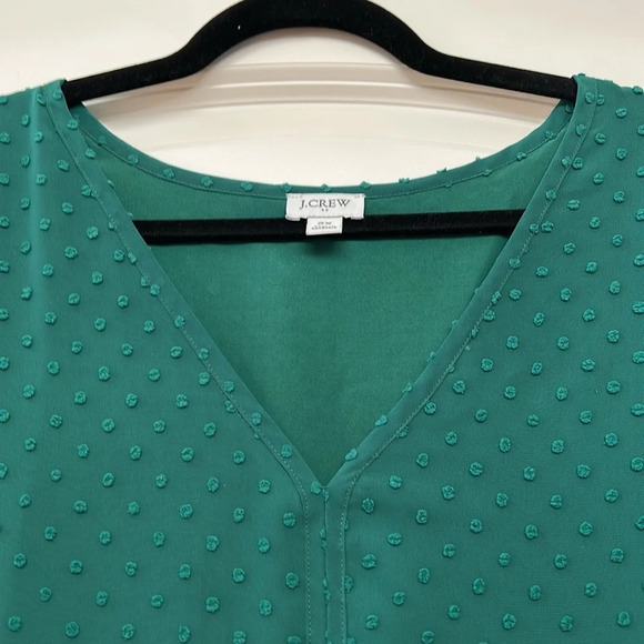 J Crew Kelly Green 2X Swiss dot v neck blouse. Lined in front. EUC - Picture 2 of 10